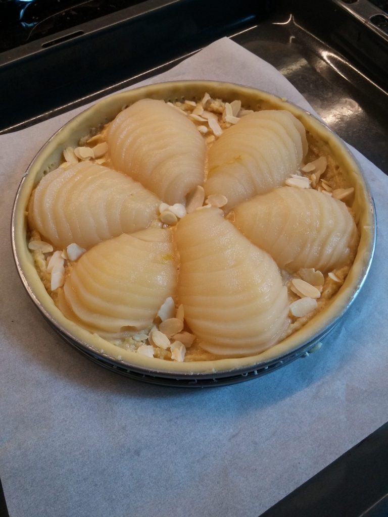 Préparation d'une tarte bourdaloue