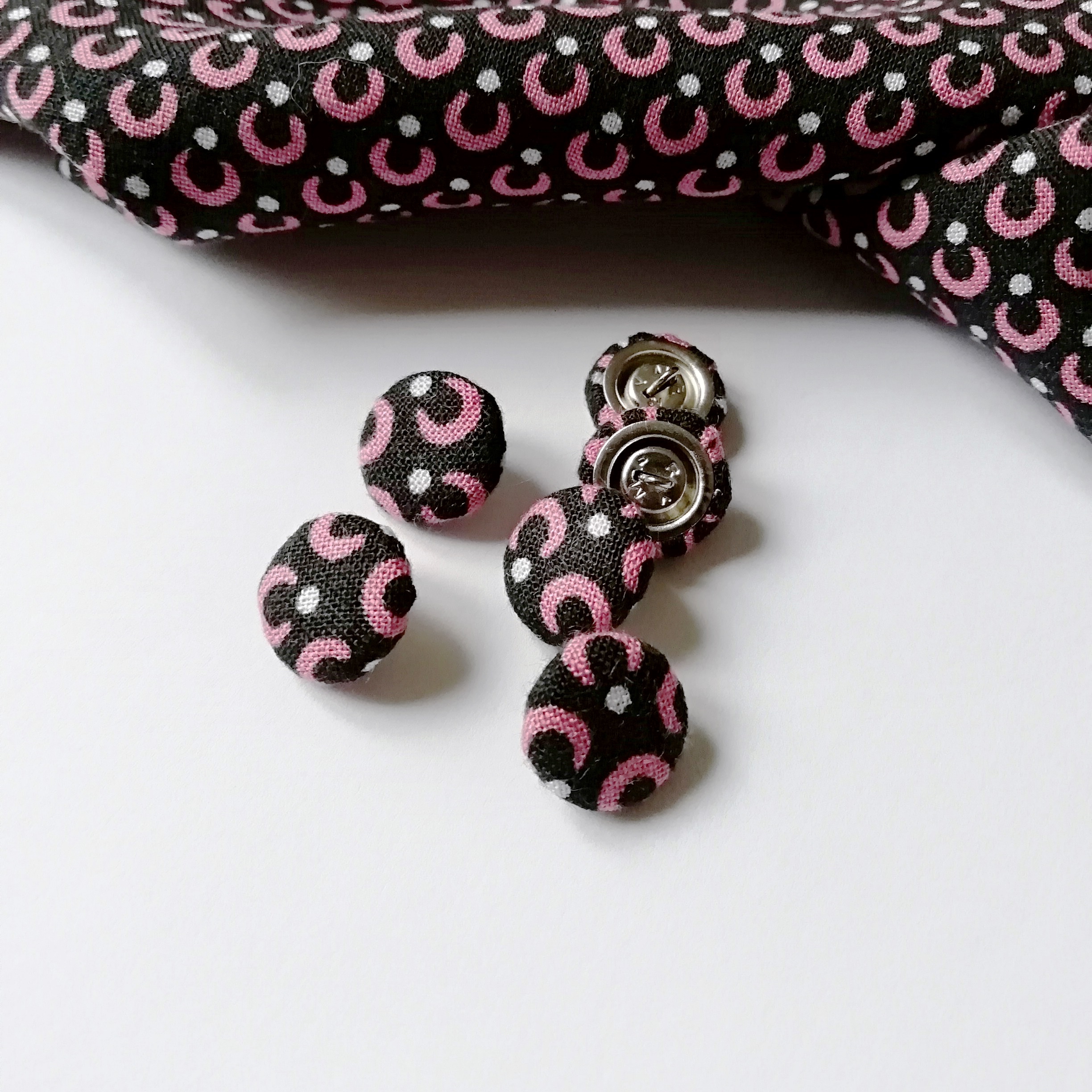 Tuto couture comment recouvrir des boutons avec du tissu ? Les lubies de Cadia