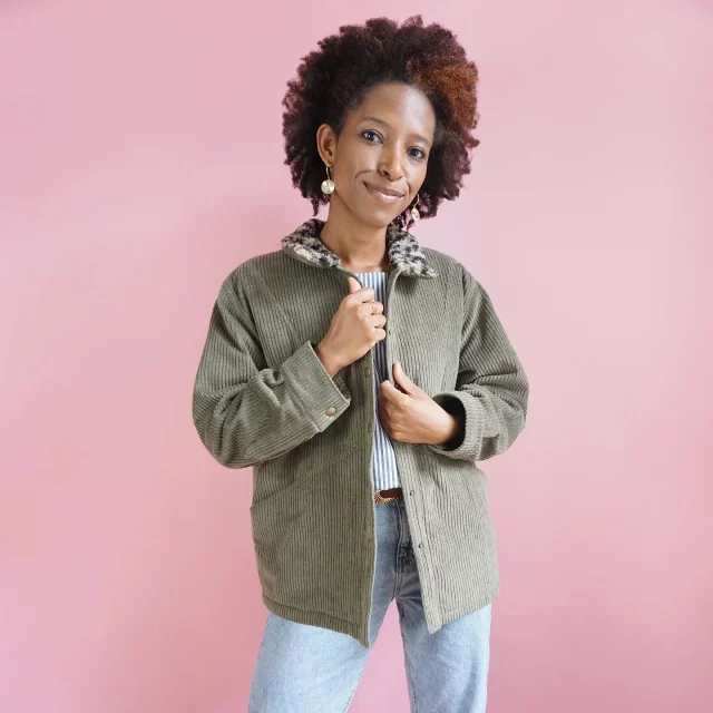 {Doubler une veste} Et si vous transformiez votre veste mi-saison en un manteau ultra chaud pour l’hiver ? 🧥✨
C’est exactement ce que j’ai fait avec ma veste Cosmique : une doublure molletonnée, et hop, prête pour affronter le froid avec style ! ❄️

Découvrez ou redécouvrez toutes les étapes dans ma vidéo sur Youtube👌

🇬🇧 {Lining a jacket} How about transforming your mid-season jacket into an ultra-warm coat for winter? 🧥✨
That's exactly what I did with my Cosmique jacket: a fleece lining, and hey presto, ready to face the cold in style! ❄️

Discover or rediscover all the steps in my video on Youtube 👌

#LLDCcosmique #sewingproject #passioncreation #passioncouture #jecoudsmesvetements #couturetherapie #sewist #costura #instacouture #tutocouture